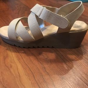 NWT: 9.5 Wide Aerosole Sandals
